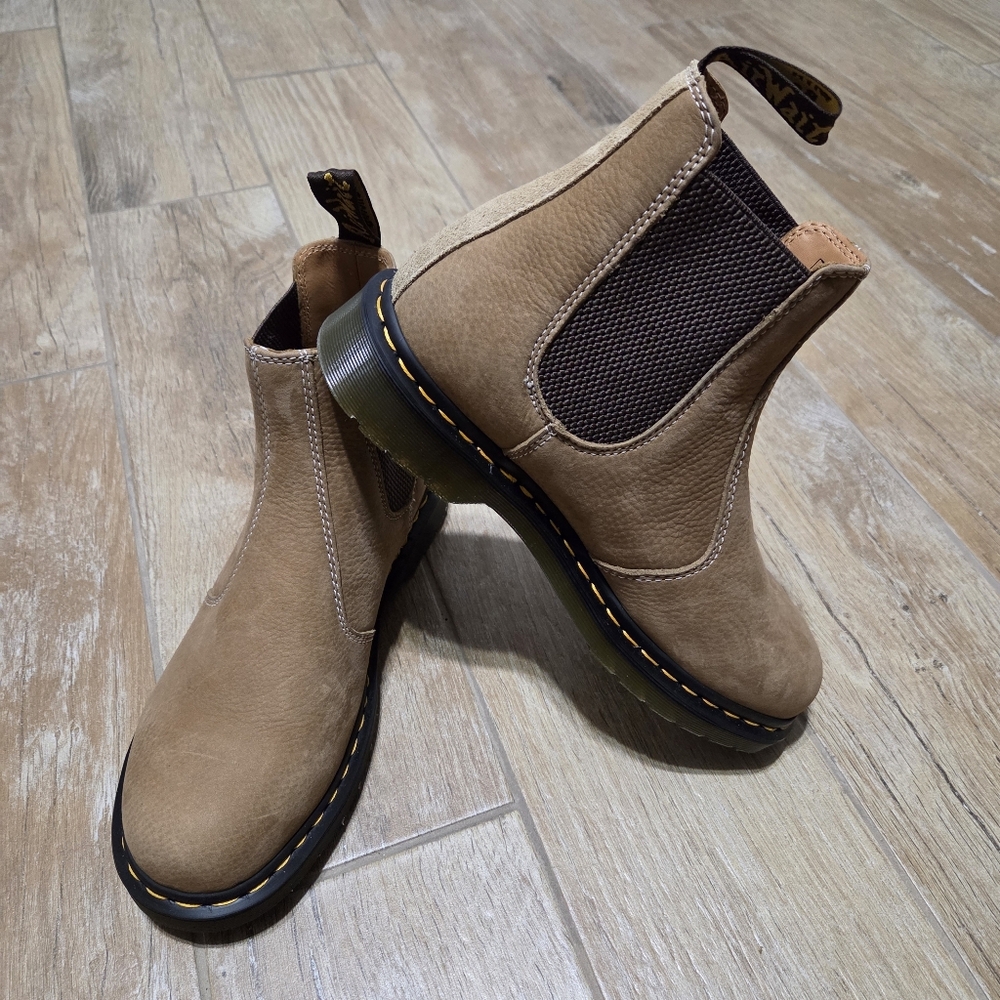Dr. Martens 2976 Chelsea Boots Women 10 Men 9 Khaki Pull